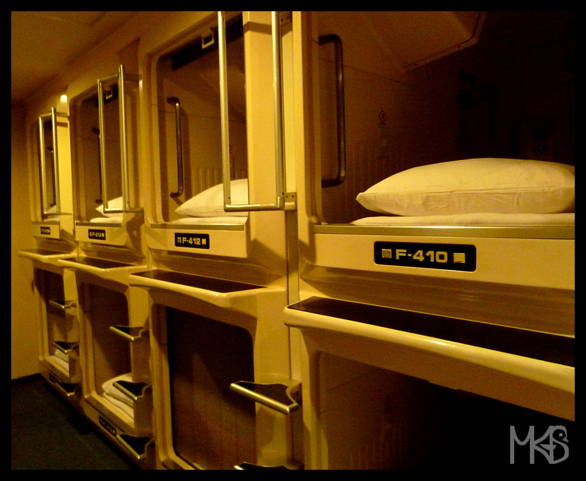 capsule hotel japan price per night